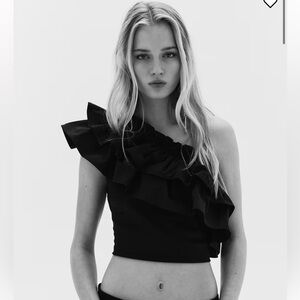 NWT H&M one shoulder ruffle top in black, size XS